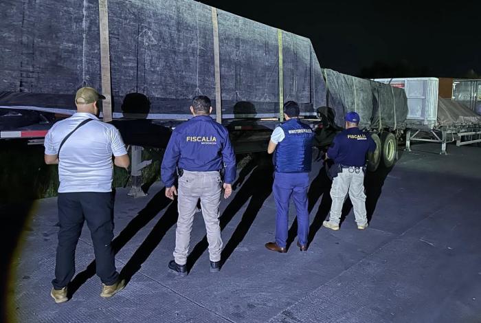 Cateo deja siete tractocamiones y once contenedores robados