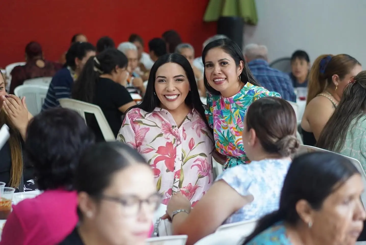 Celebra Adriana Campos con mamás de Jacona el Día de las Madres