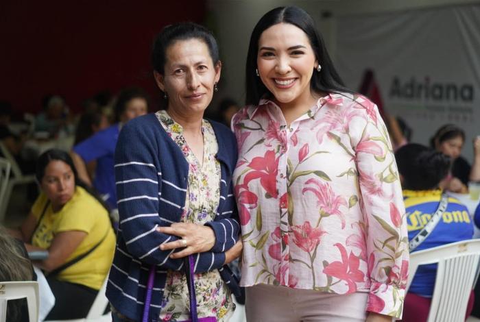 Celebra Adriana Campos con mamás de Jacona el Día de las Madres