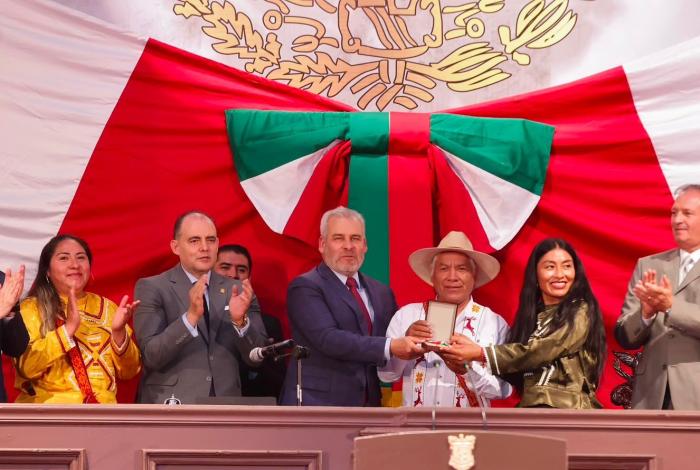 Celebra Bedolla entrega de presea a comunidades mazahuas