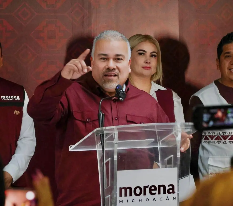 Celebra Jesús Mora apoyo de becas a 800 mil estudiantes en Michoacán