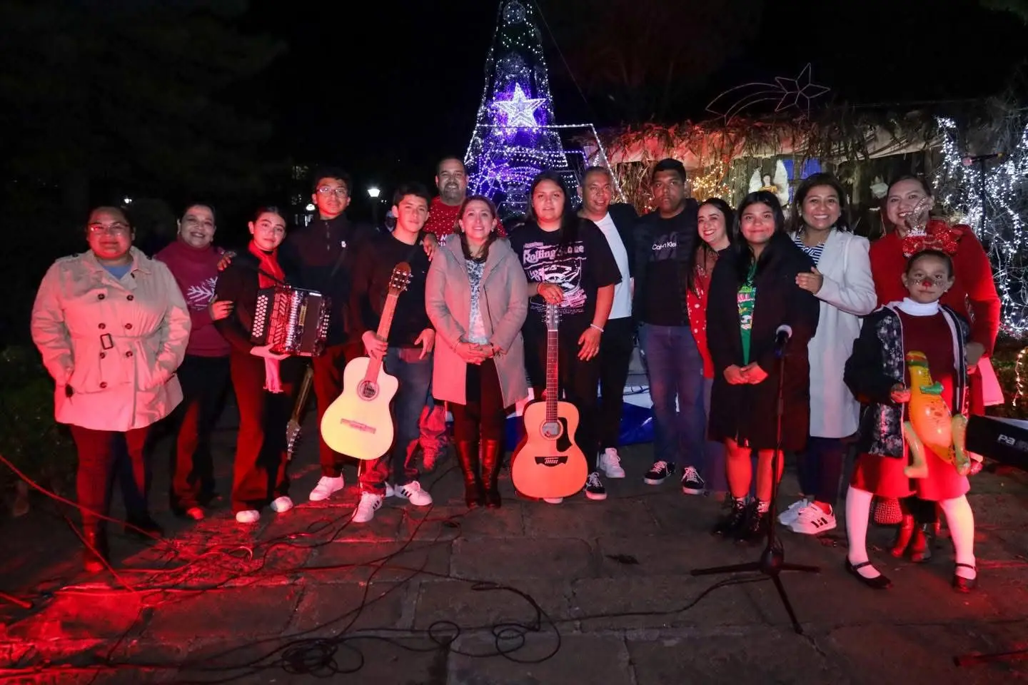 Celebró Quiroga una noche llena de luz y tradición con su Desfile y Caravana Navideña 2025