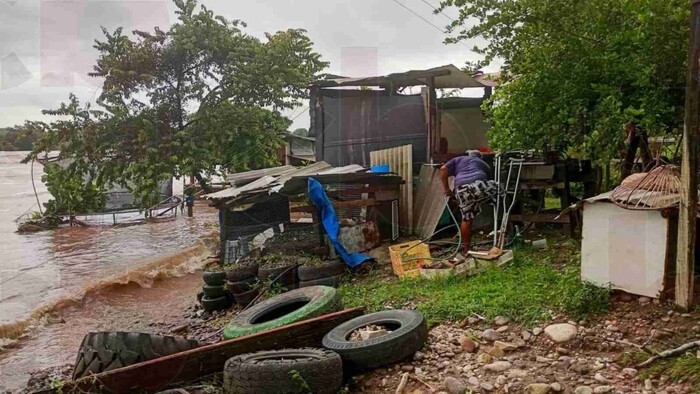 Cerca de 350 viviendas afectadas por desfogue de presa de Cointzio