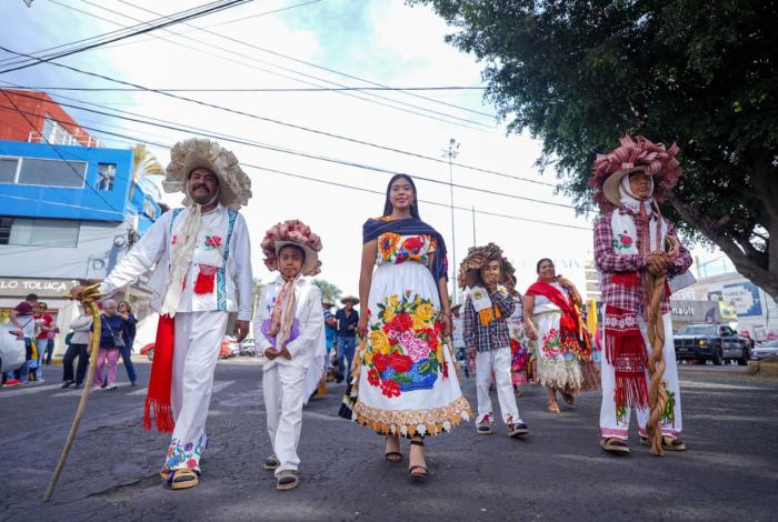 Cerca de 500 artesanos llenan de colores las calles de Zamora