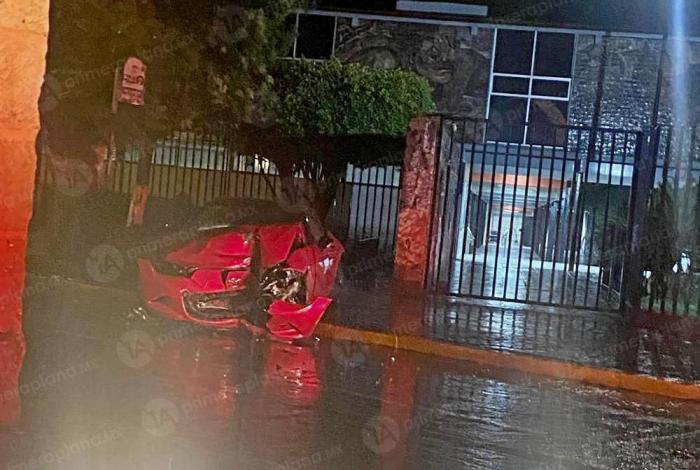 Ch0ca y vu3lca en plena Av. Madero Oriente, frente a la ENUF