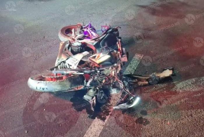 Ch0que de motos deja dos les1onados en calzada de Uruapan