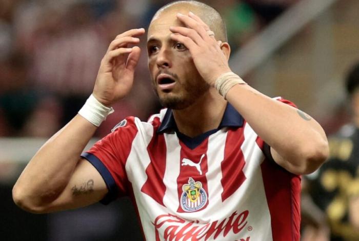 Chivas condena mensajes machistas de ‘Chicharito’ Hernández en las redes