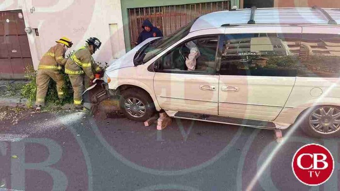 Choca su camioneta y abandona a su pareja herida en Morelia