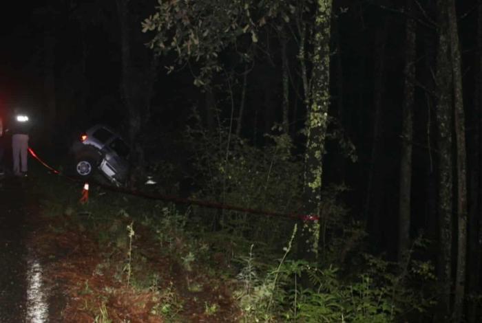 Choque de camioneta contra árbol deja 2 jóvenes muertos en la Opopeo–Tacámbaro
