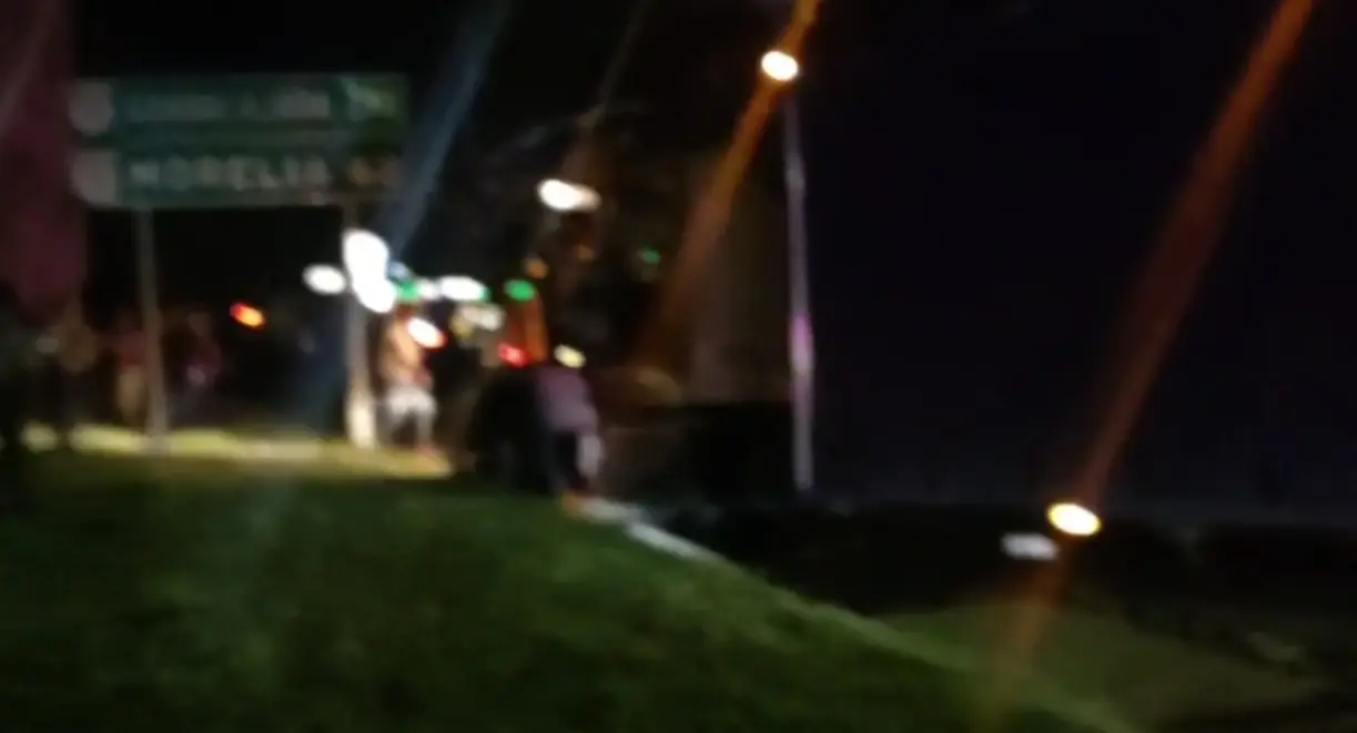 Choque de tráileres cierra la autopista de Occidente