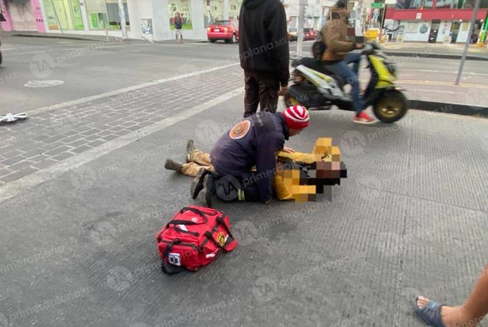 Choque en centro de Zitácuaro deja un motociclista lesi0nado