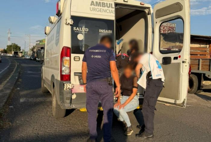 Choque entre auto y camioneta deja 3 heridos en el Libramiento de Morelia, a la altura de La Quemada