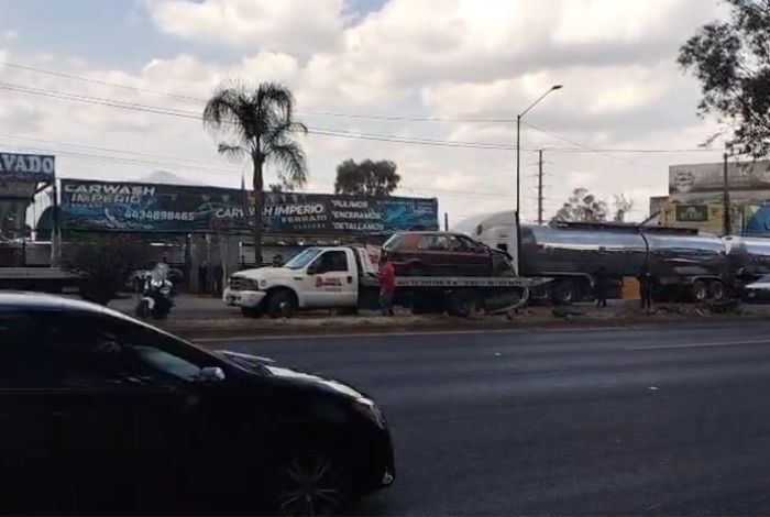 Choque entre dos autos en la avenida Morelos Norte deja caos vehicular