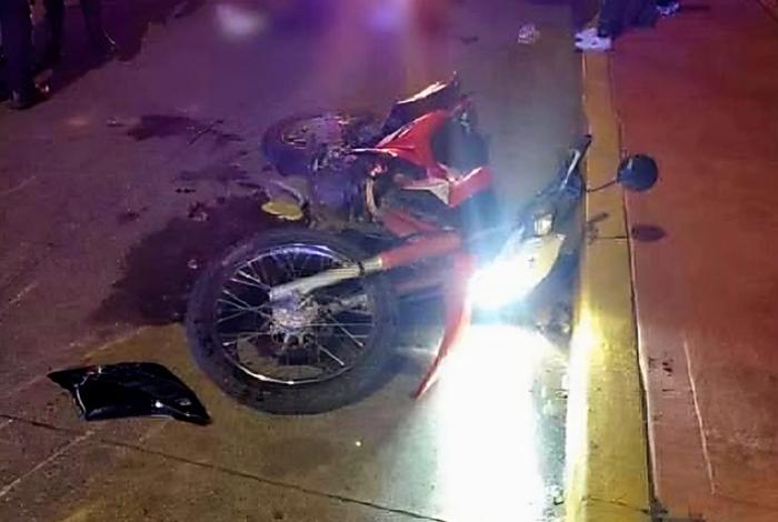 Choque entre dos motocicletas deja una mujer muerta, en Tanhuato