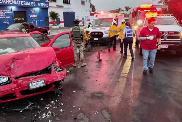 Choque entre dos vehículos deja cuatro heridos en la Morelia-Pátzcuaro