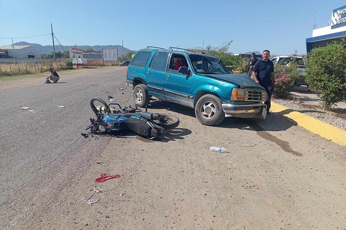 Choque entre moto y camioneta deja un muerto sobre la Huetamo-Comburindio