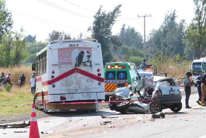 Choque fatal en Zamora: Muere conductor tras colisión con camión de pasajeros