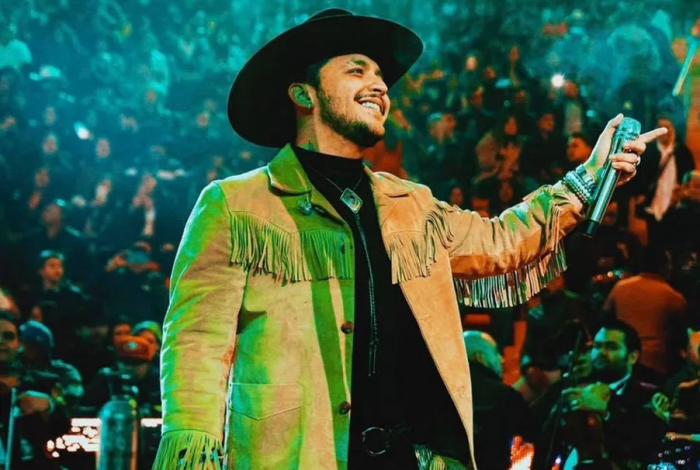 Christian Nodal responde a críticas: “Soy un cantante, no un ejemplo”