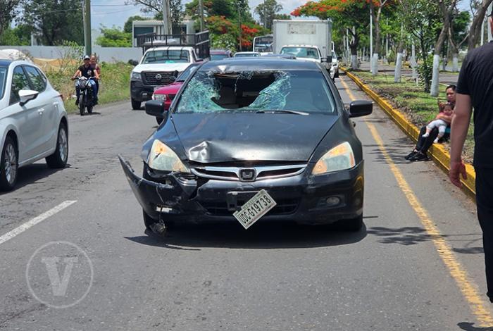 Ciclista resulta herido tras presuntamente lanzarse contra vehículo en Zamora