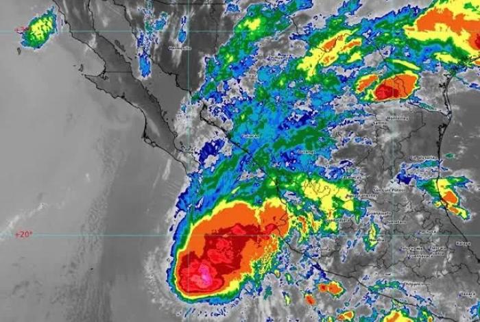 Ciclón Alvin se debilita y causa lluvias en México