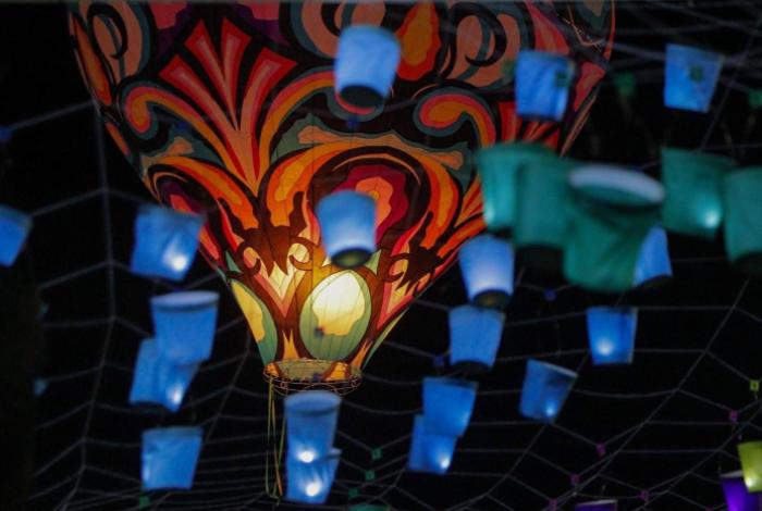 Cielo de Paracho se llena de color con clausura del festival de globos de cantoya