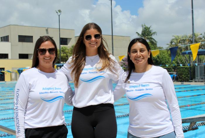 Científica mexicana crea en Florida clases de natación para niños con autismo