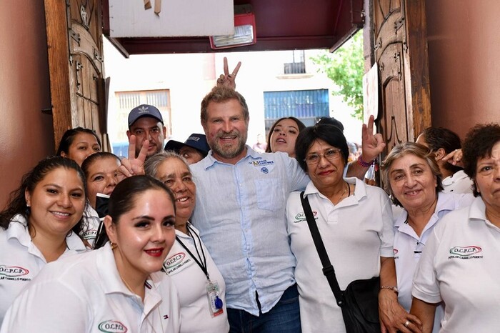 Cierran filas más de mil comerciantes de la «Popular Carrillo Puerto» con Mario Martínez