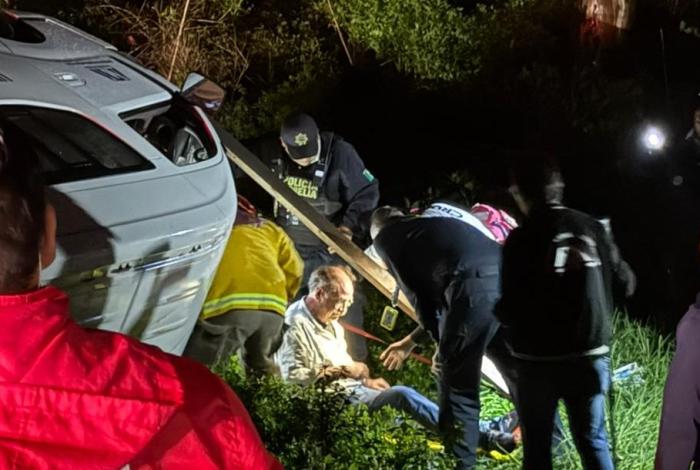 Cinco lesionados en aparatoso accidente sobre la Morelia-Quiroga