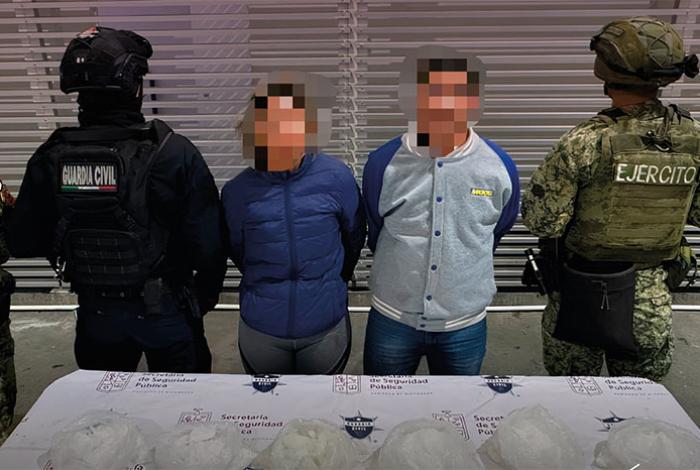 Circulaban a exceso de velocidad por la Morelia-Salamanca; al detenerlos les hallan 5 kilos de metanfetamina