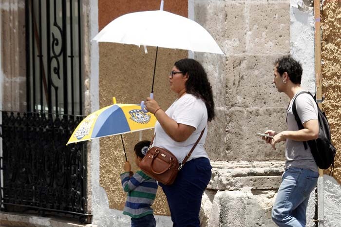 Ciudad Juárez suspende clases por el calor; temperaturas alcanzan los 43 grados