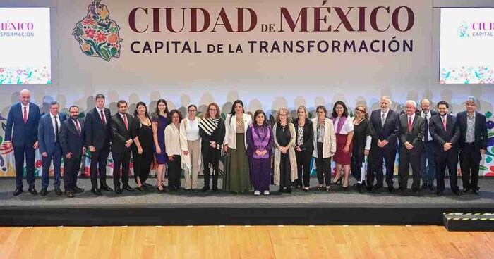 Clara Brugada presenta a su Gabinete Legal para la CDMX