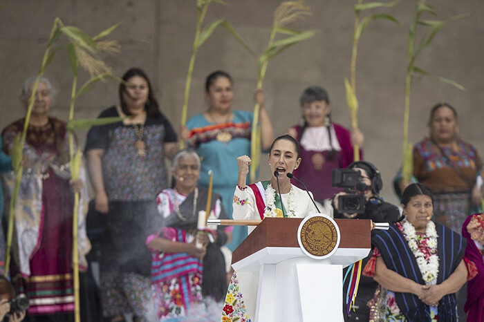 Claudia Sheinbaum enlista 100 compromisos de su gobierno en el Zócalo de CdMx