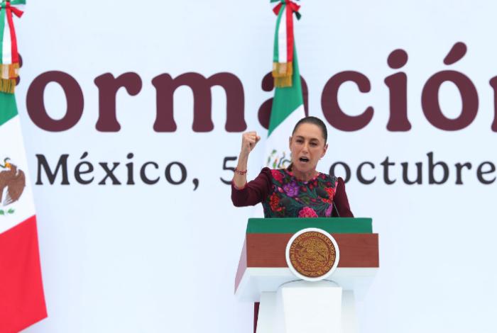 Claudia Sheinbaum, primera mujer presidenta de México, rinde informe histórico con reformas sociales y plan de desarrollo nacional