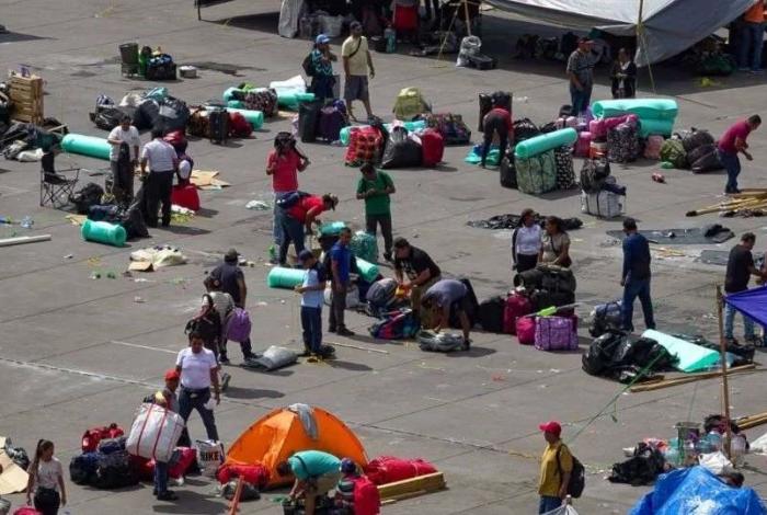 CNTE pone fin a plantón en el Zócalo y se va con las manos vacías
