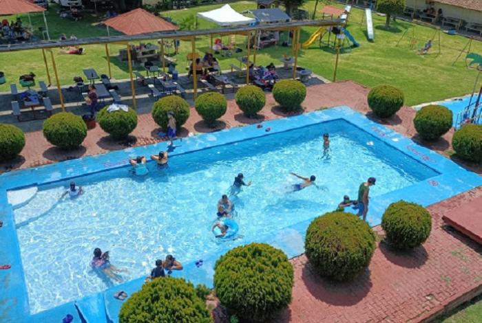 Coepris supervisa la calidad del agua en más de 200 balnearios de Michoacán