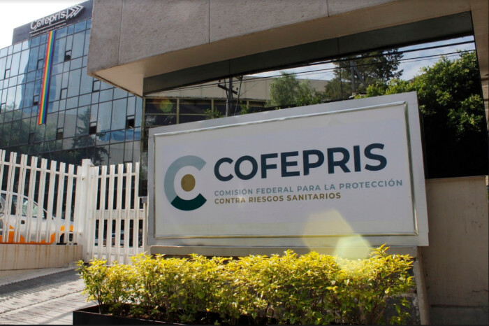 Cofepris detecta red interna de corrupción que favorecía empresas en evaluaciones