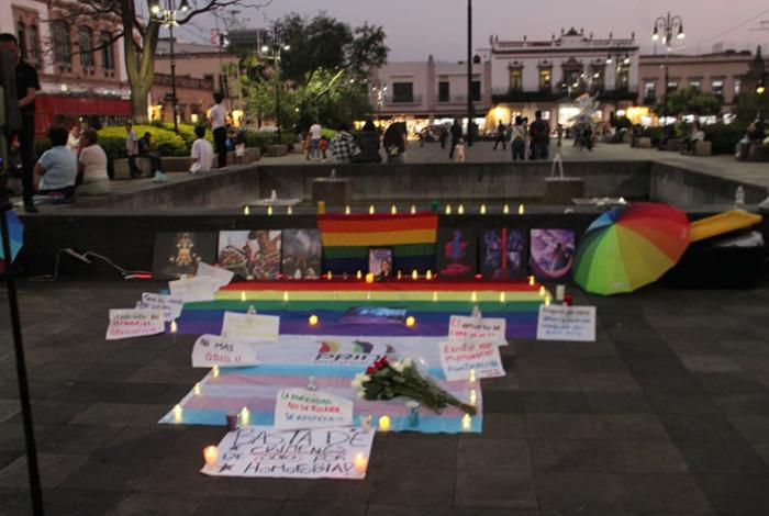 Colectivos LGBT+ honran a víctimas de crímenes de odio con memorial en Morelia