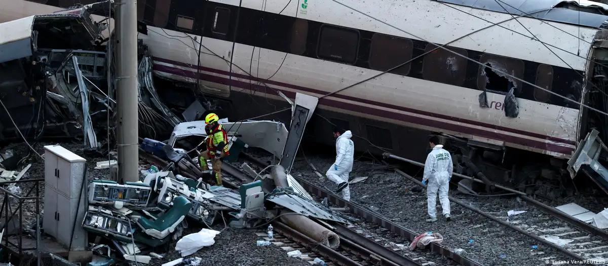 Colisionan dos trenes en España; dejando un saldo de 39 muertos