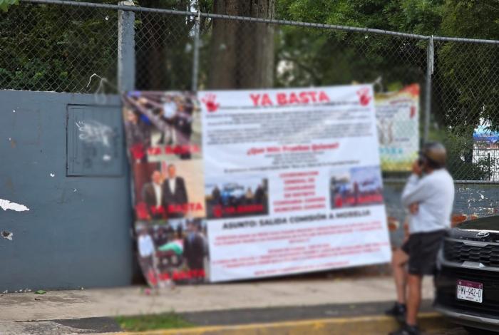 Colocan narc0mantas en Zamora, acusando a mandos policiacos coludidos con delincuentes