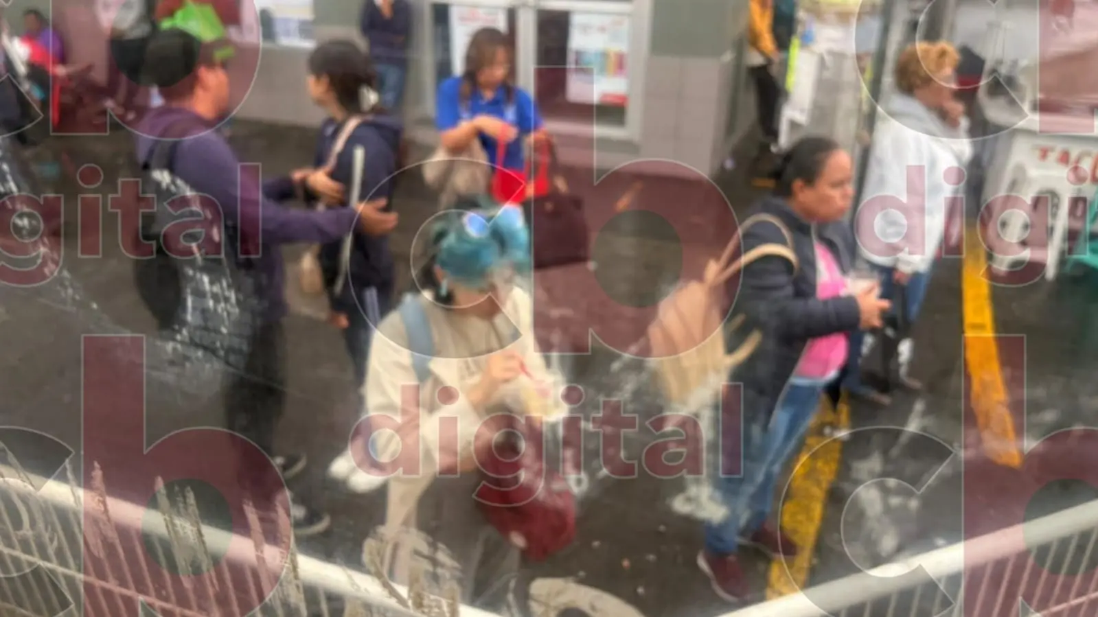 Colocan vallas de seguridad para proteger a usuarios de accidentes en Monumento