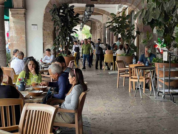 Comerciantes del Centro Histórico de Morelia esperan duplicar sus ventas en estas fiestas patrias