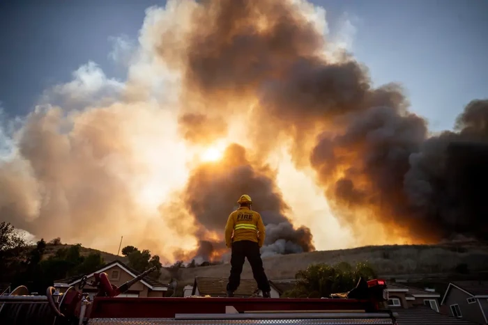 Compañía eléctrica admite posible responsabilidad por los incendios en Los Ángeles