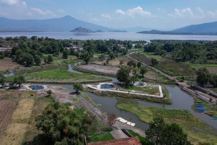 Compesca prepara muelles y canales del lago de Pátzcuaro para Noche de Muertos
