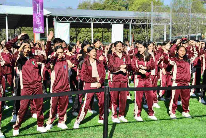¡Compromiso cumplido! Inaugura Bedolla 2 canchas de fútbol 7 en Secundaria 2 de Morelia