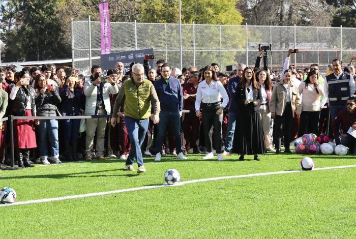 ¡Compromiso cumplido! Inaugura Bedolla 2 canchas de fútbol 7 en Secundaria 2 de Morelia