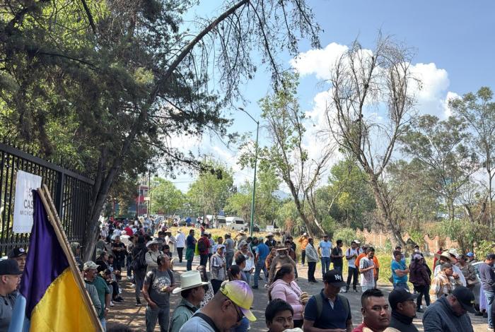 Comuneros de Sevina irrumpen en Casa Michoacán tras exigir justicia por asesinato de guardias comunales