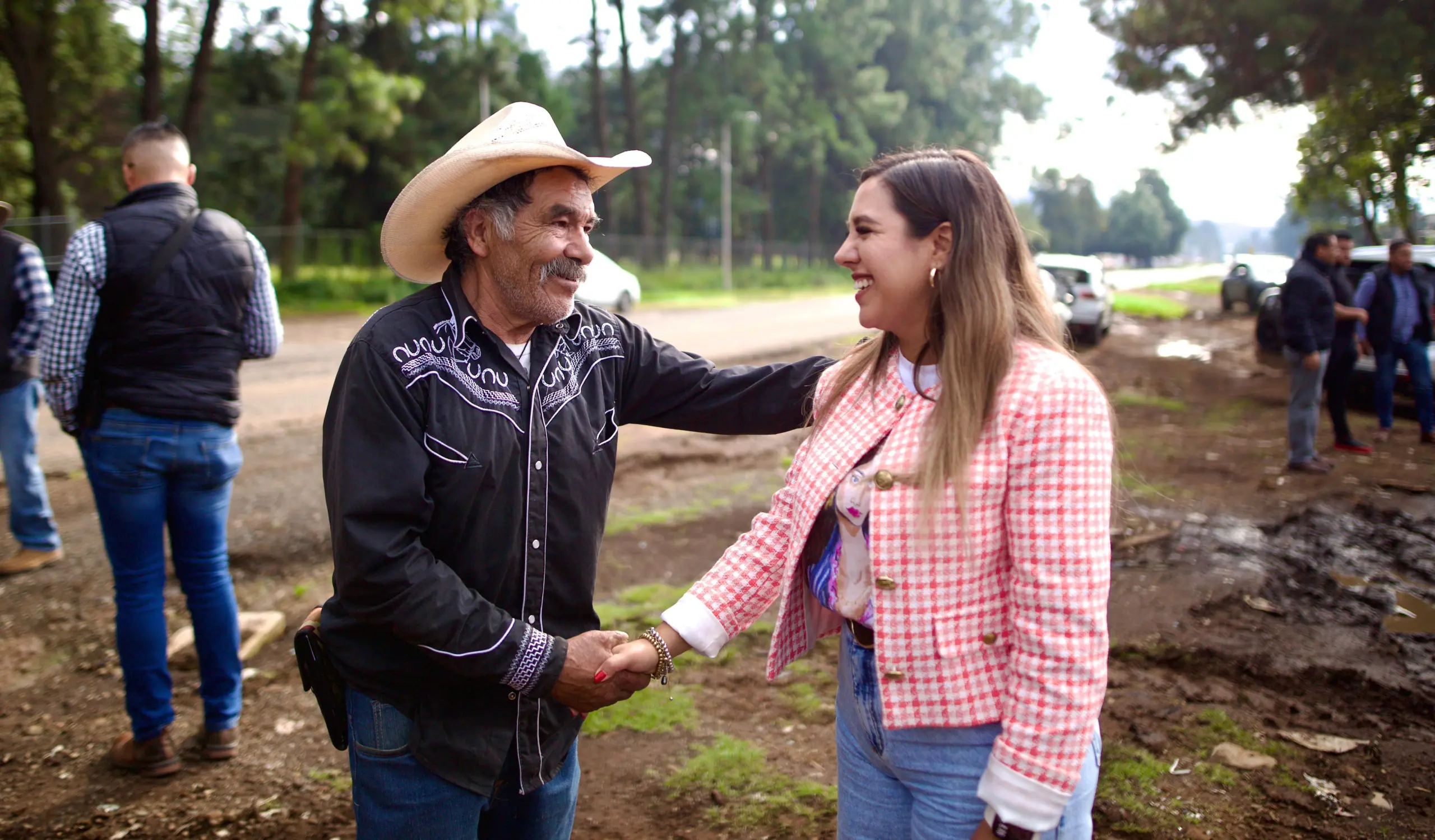 Con acciones firmes, Dayana Pérez Mendoza mejora condiciones de vida en Salvador Escalante