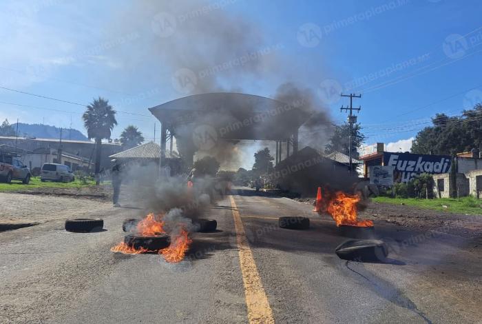 Con barricadas y llantas incendiadas, Cherán cierra sus entradas