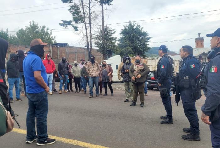 Con bloqueos carreteros en exigen la búsqueda de 3 desaparecidos, en Salvador Escalante