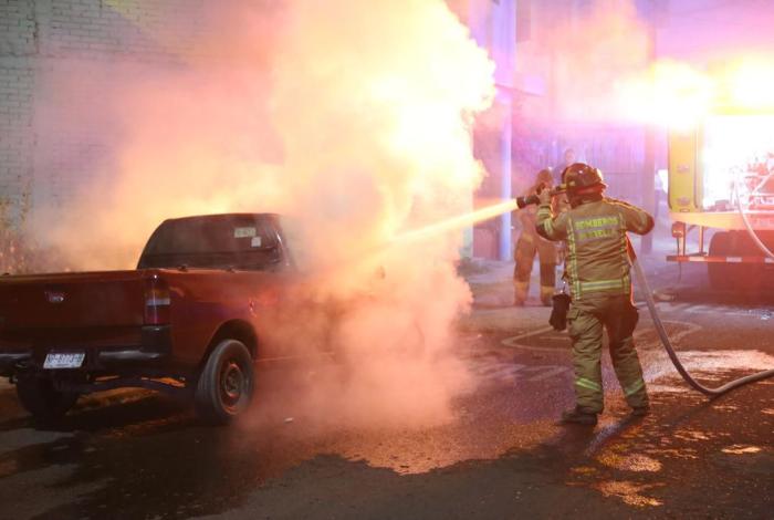 Con bomb4 molot0v le prenden fuego a camioneta cerca de la Secundaria Técnica 82